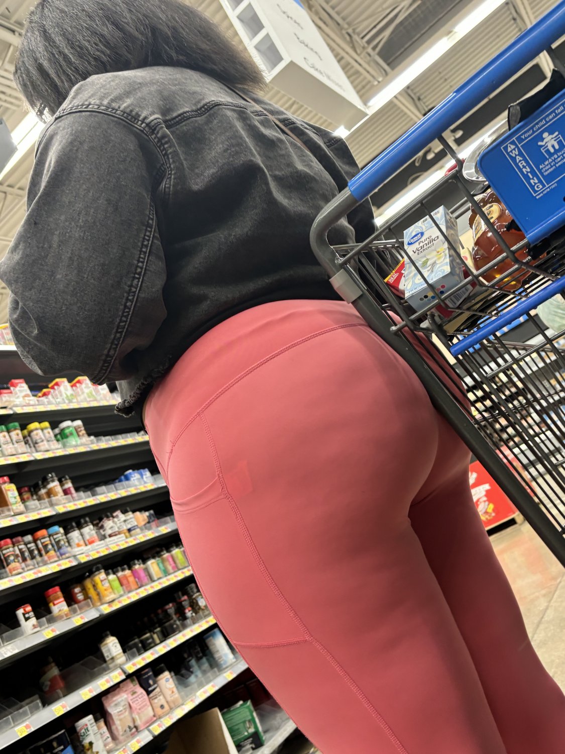 Think Booty Ebony in pink leggings (Thong) #pjYFJ5b0
