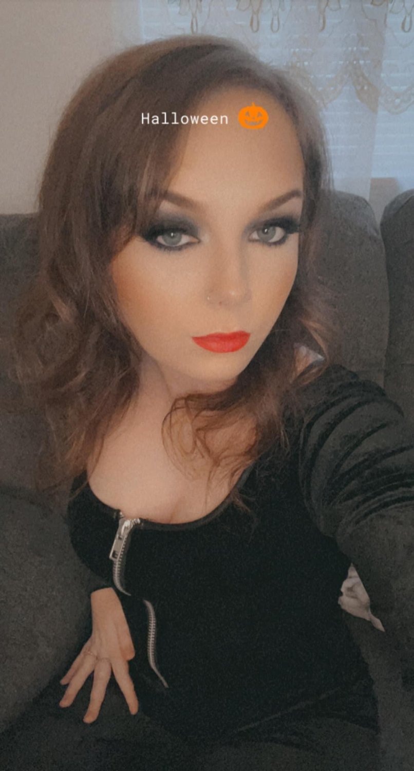 slut Selina from WV looks like she wants attention #PKx6BzjS