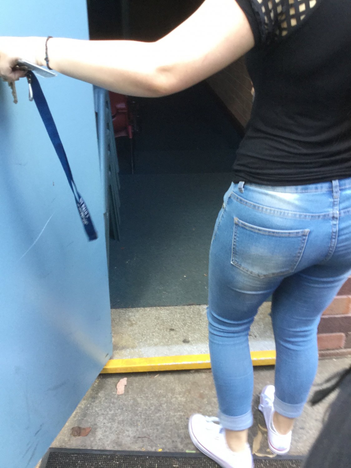 Thick Italian PAWG in jeans #pmW2aTnx