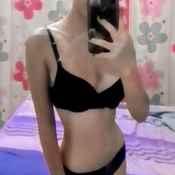 Mi hermosa ex novia puta de 18 años mostrando su delicioso cuerpo perfecto