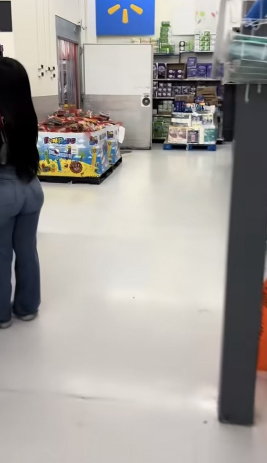 Fine Latina Reaction to getting her juicy ass filmed #PtZ5l9Pz