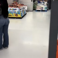 Fine Latina Reaction to getting her juicy ass filmed