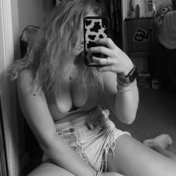 Leaked Sexy teen slut Emma shows off sexy petite body and phat ass