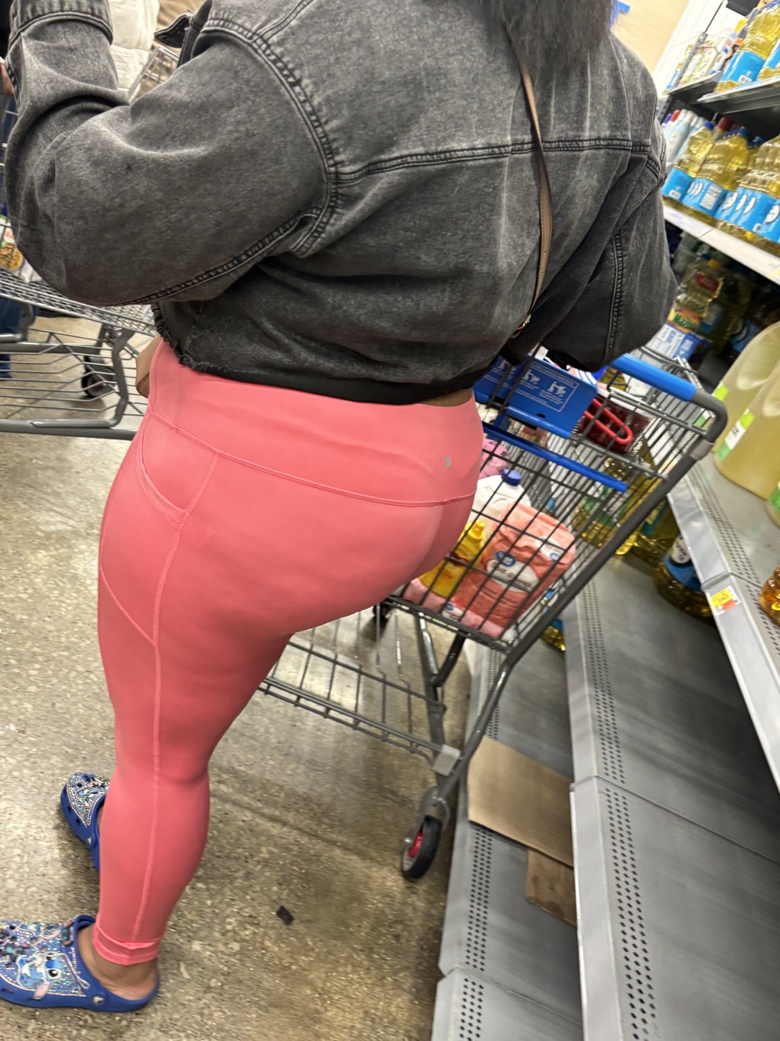 Think Booty Ebony in pink leggings (Thong) #q6x7YrVe