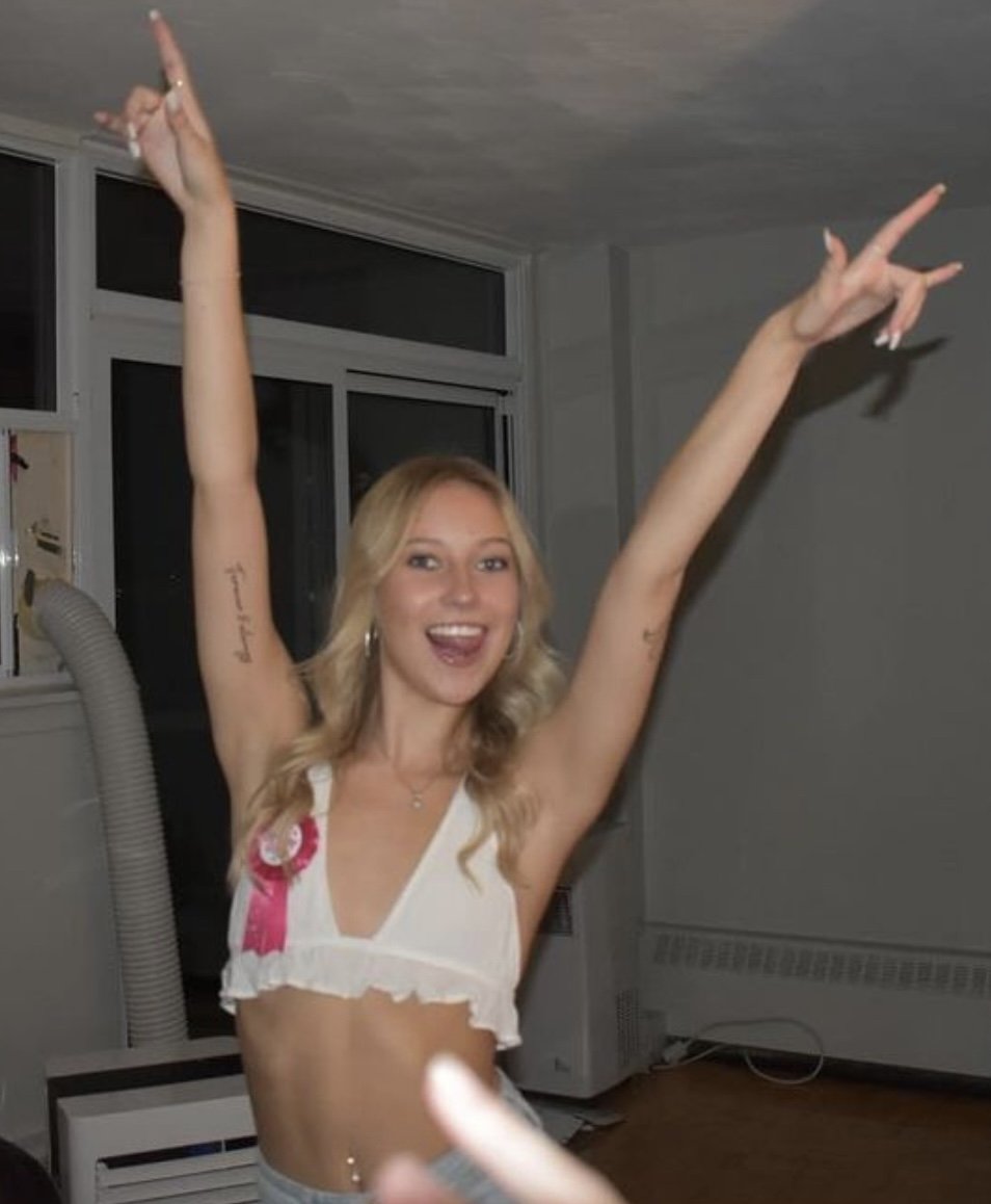 My cousin used to be innocent. Cocaine is ruining her. She probably sucks dick for coke #Q8r8kOVP