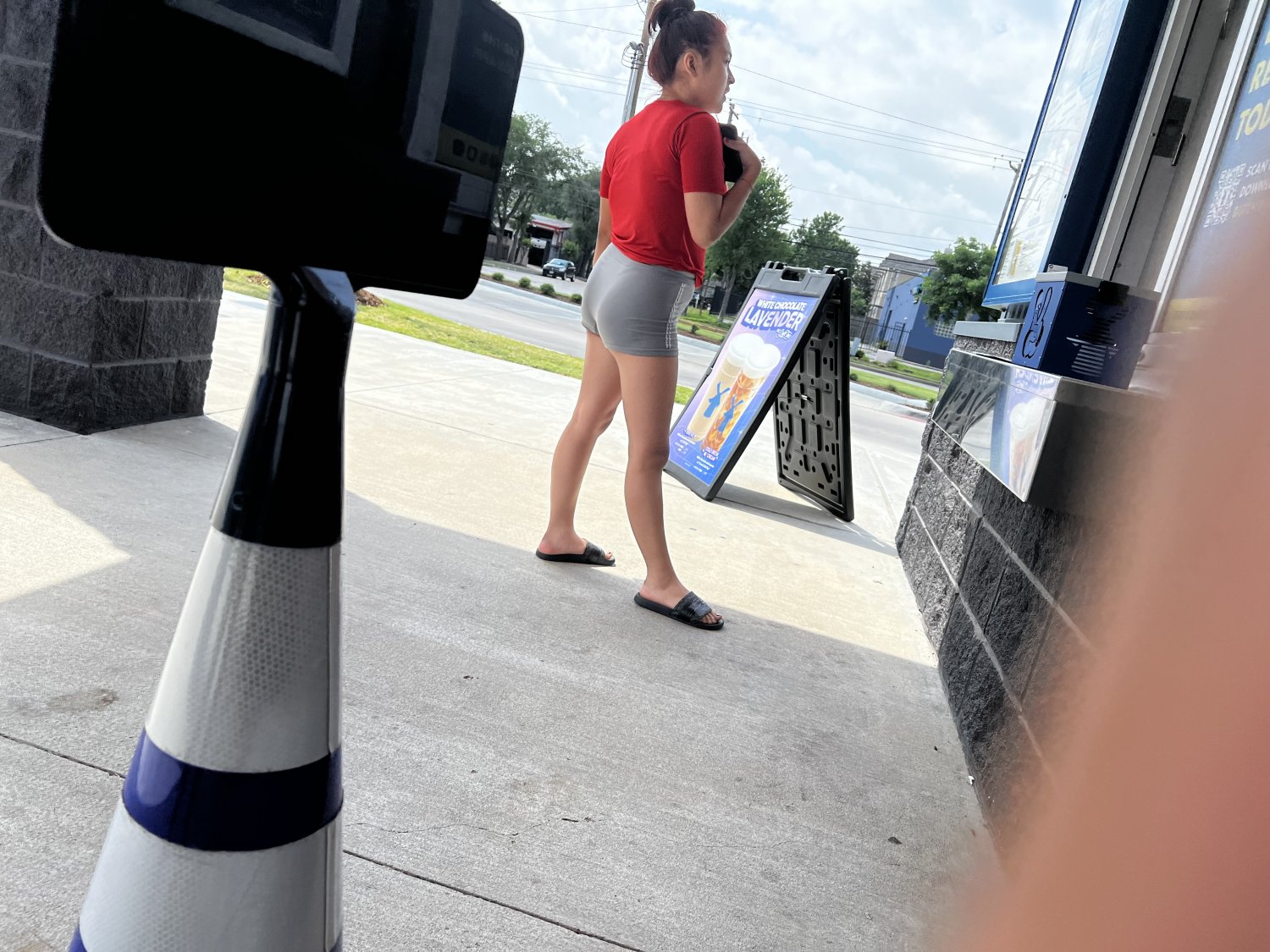 Creepshot of Latina at coffee shop #qc61Y7Td