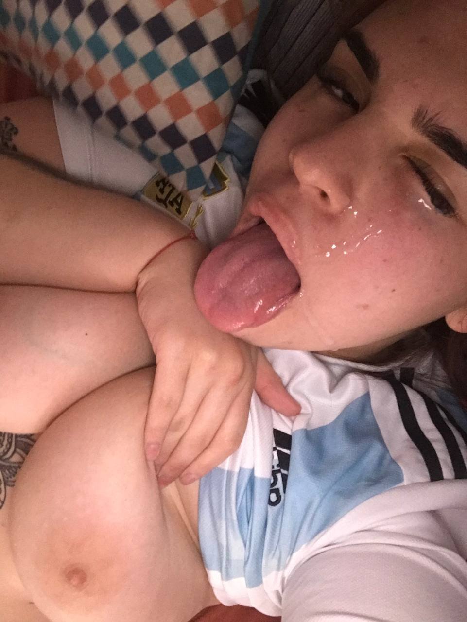 qrvejrcw Gordita Argentina con carita inocente cogiendo y petes #QRvejrcw