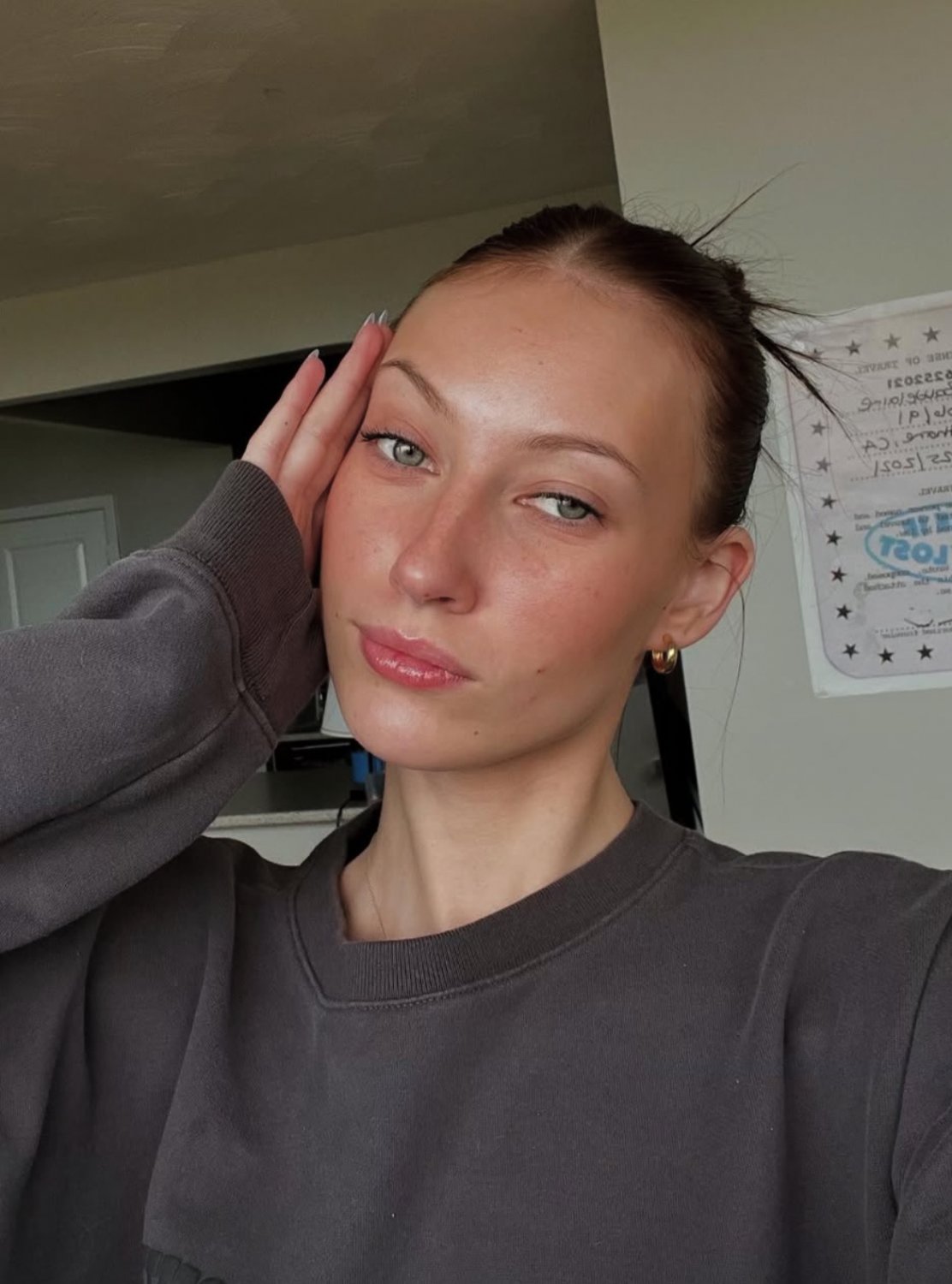 My cousin used to be innocent. Cocaine is ruining her. She probably sucks dick for coke #qYeFN1vX