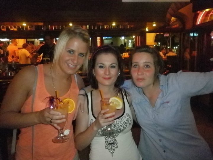 FB Mooning 2011-05-30 #qZdzDUJt