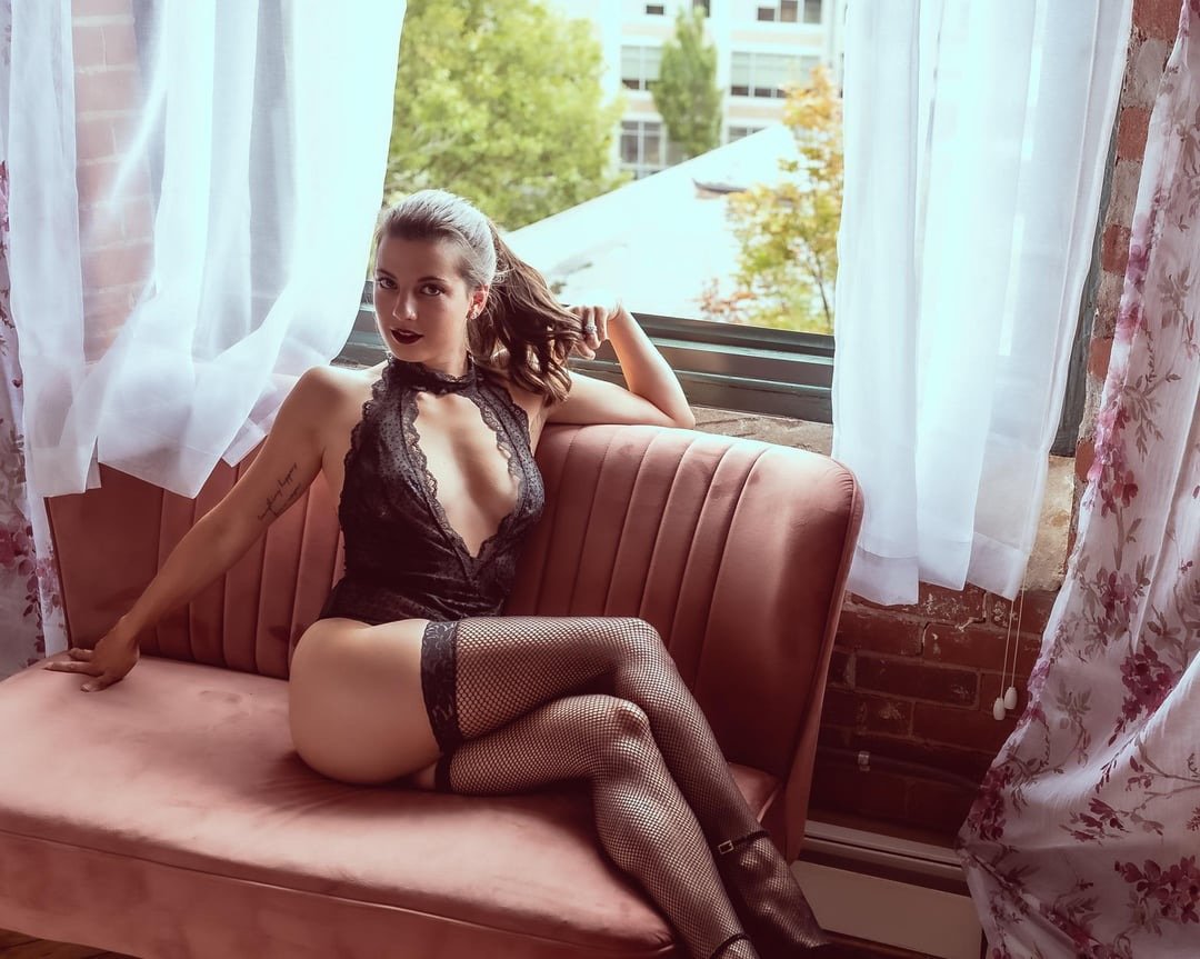 Brunette Boudoir #QZLW4i6E