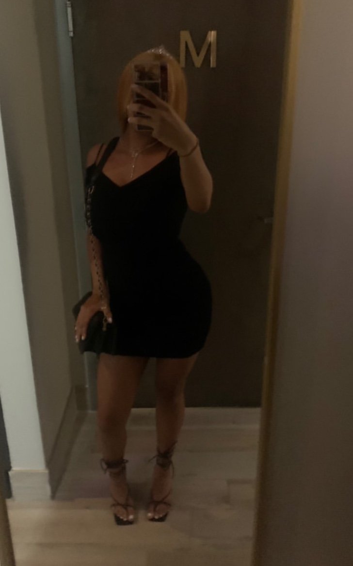 Bitch with huge tits and a slim big booty #r8mH8X6p