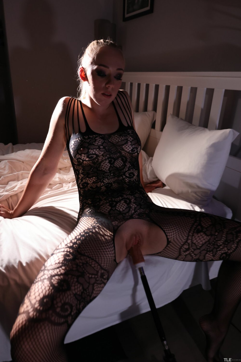 UK beauty Emily gets her phat pussy banged by machine dildo in a crotchless bodystocking 🥵🔥 #rjOmysyy