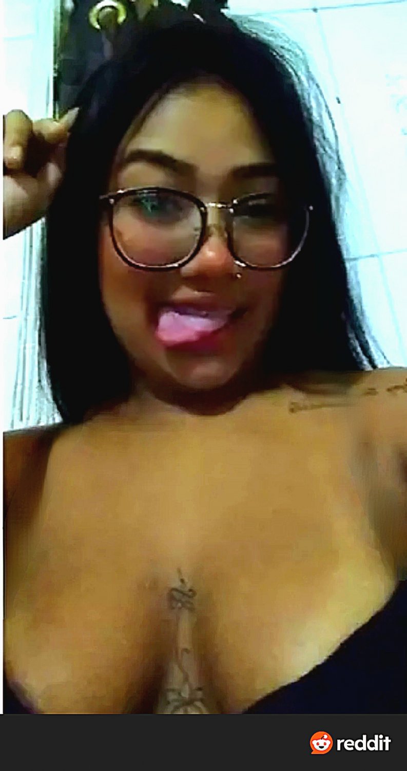 Morena peituda #RLYaYMbM