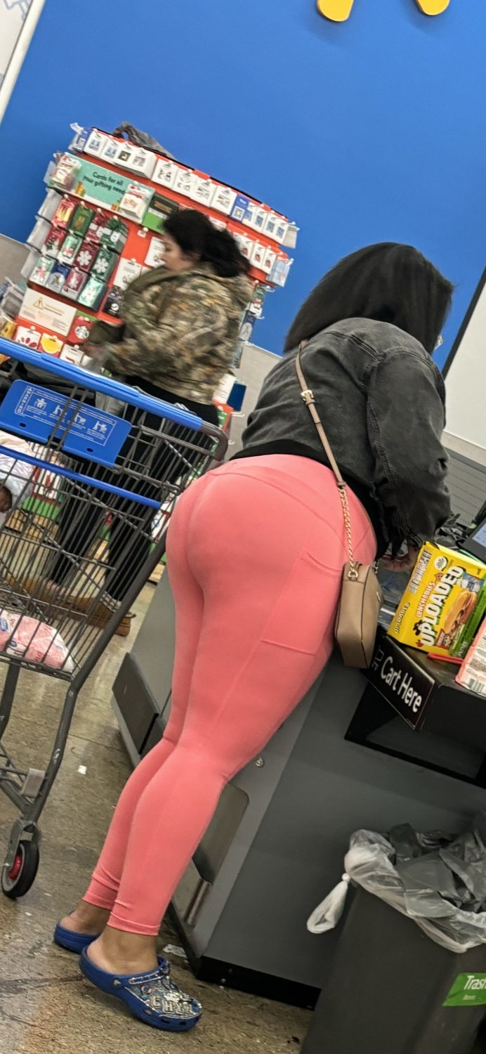 Think Booty Ebony in pink leggings (Thong) #RozNaraZ