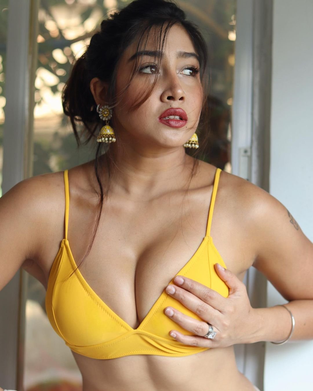 Indian Instagram girl Sofia Ansari's topless pic and cleavage videos part 1 #sIKZjWo1