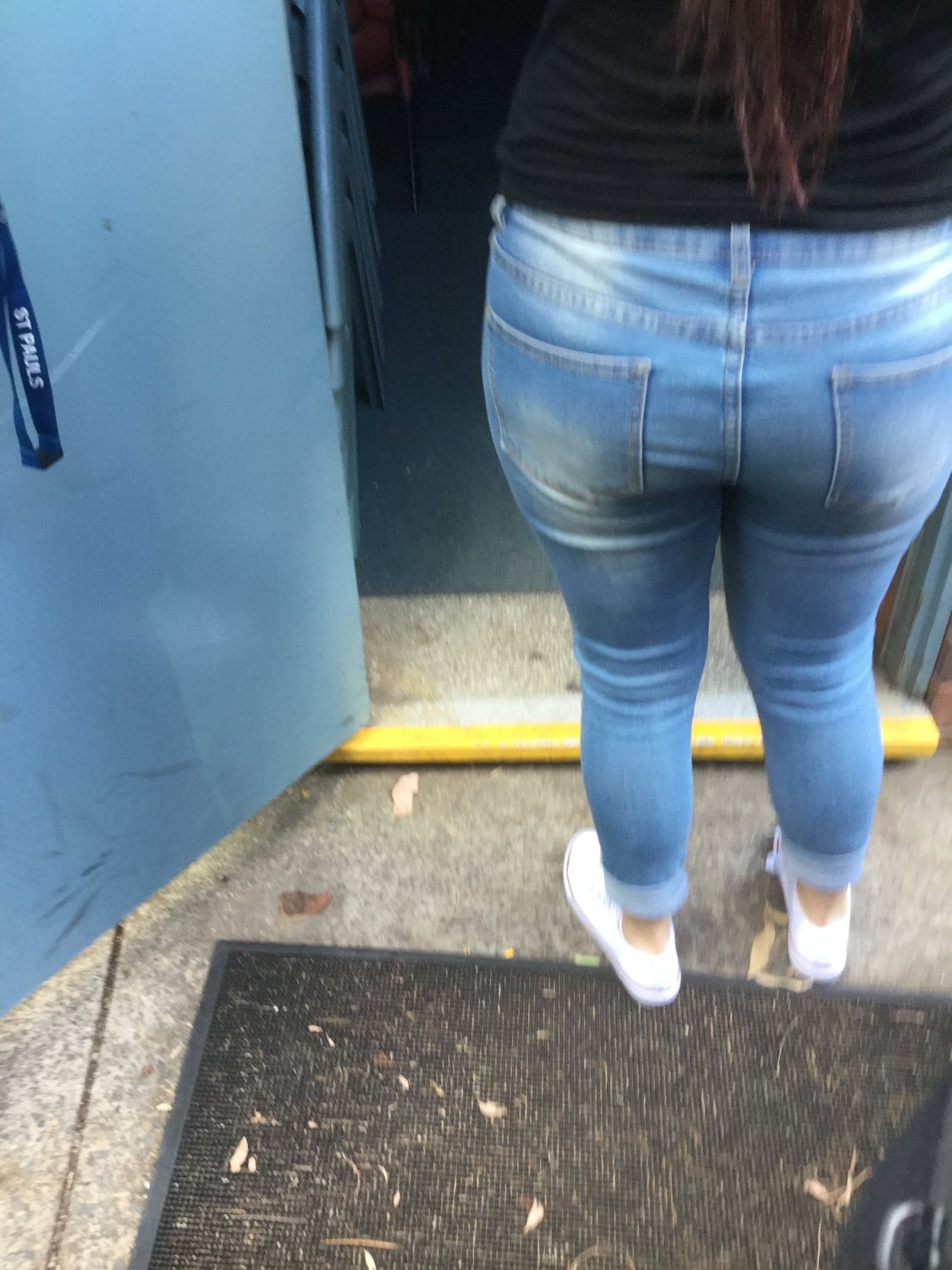 Thick Italian PAWG in jeans #SnbWcAe3