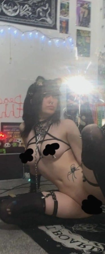 To have goddesses pussy, you have to suck her tits first #SV1BWMNM
