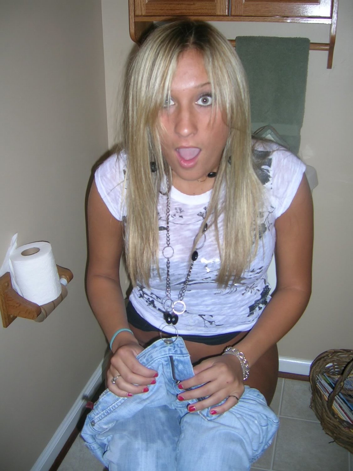 WS Potty Hotties 2011-09-07 (perfect example of how blondes have more fun) #tnA5eHyK