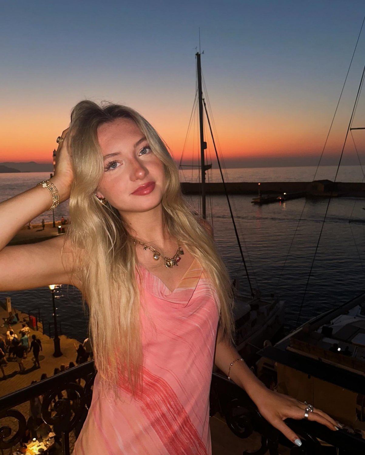 Sexy blonde college teen Holly #UWqnDcu7