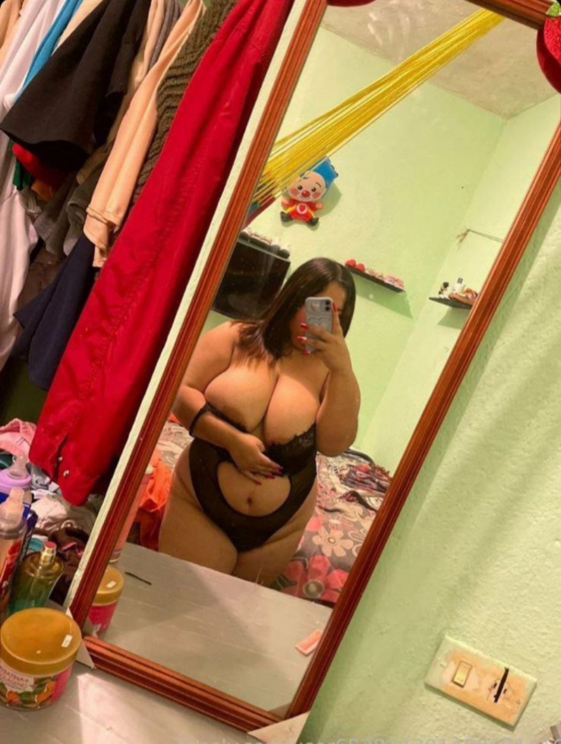 These Latina girls from other countries always have low quality pics lol #UZbKZhF7