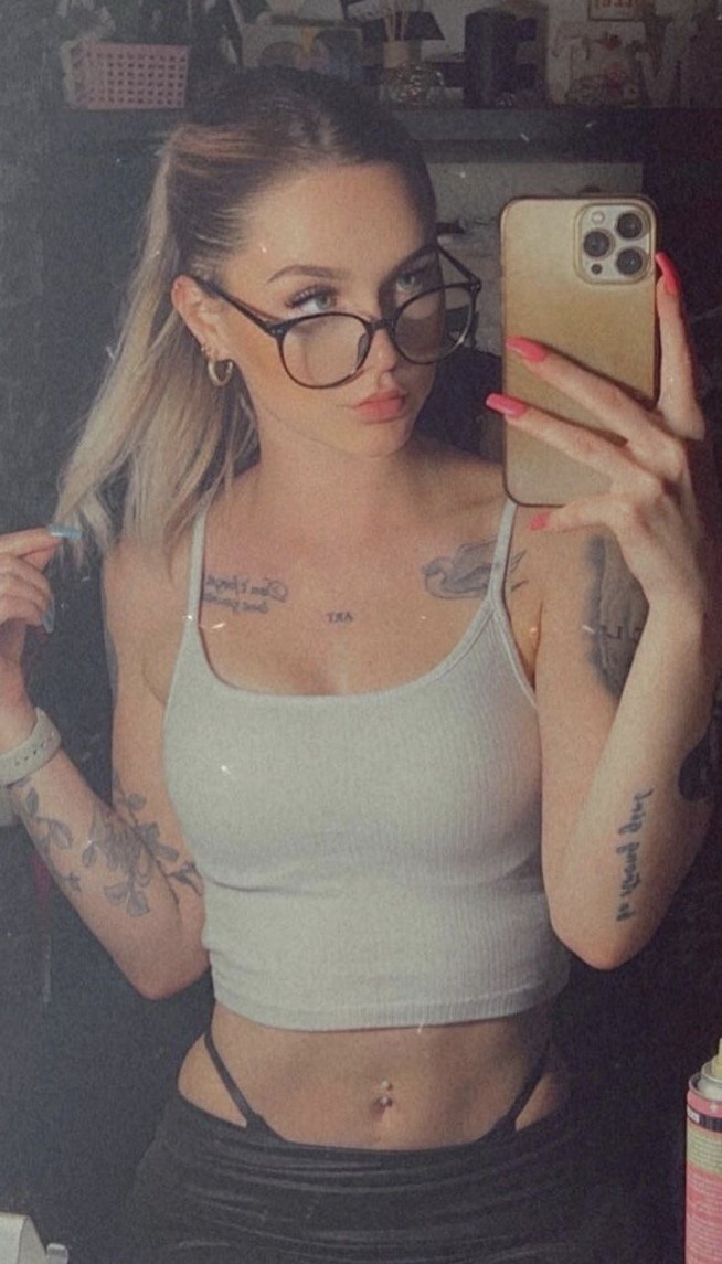 German Webslut Jennifer teasing dicks on snap #v3iIZTK5