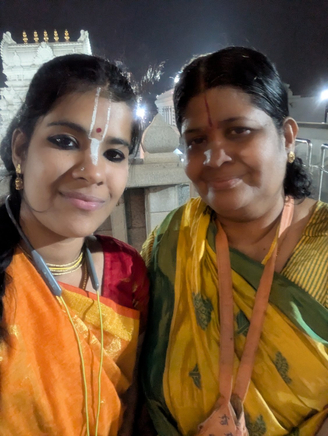 Beautiful Indian Devotee Women #v8VL51pd
