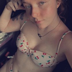 slut Selina from WV looks like she wants attention