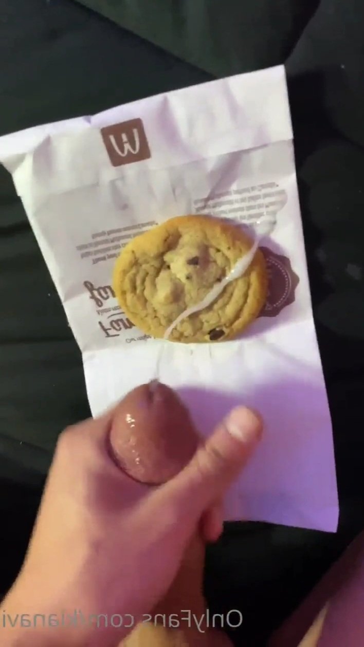 Cute Trans Kiana Cums on Cookies and Eats Them #VVotjVwy