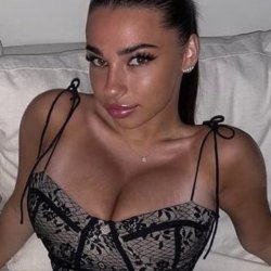 Busty New Ywhorek bitch is about to get sexualized