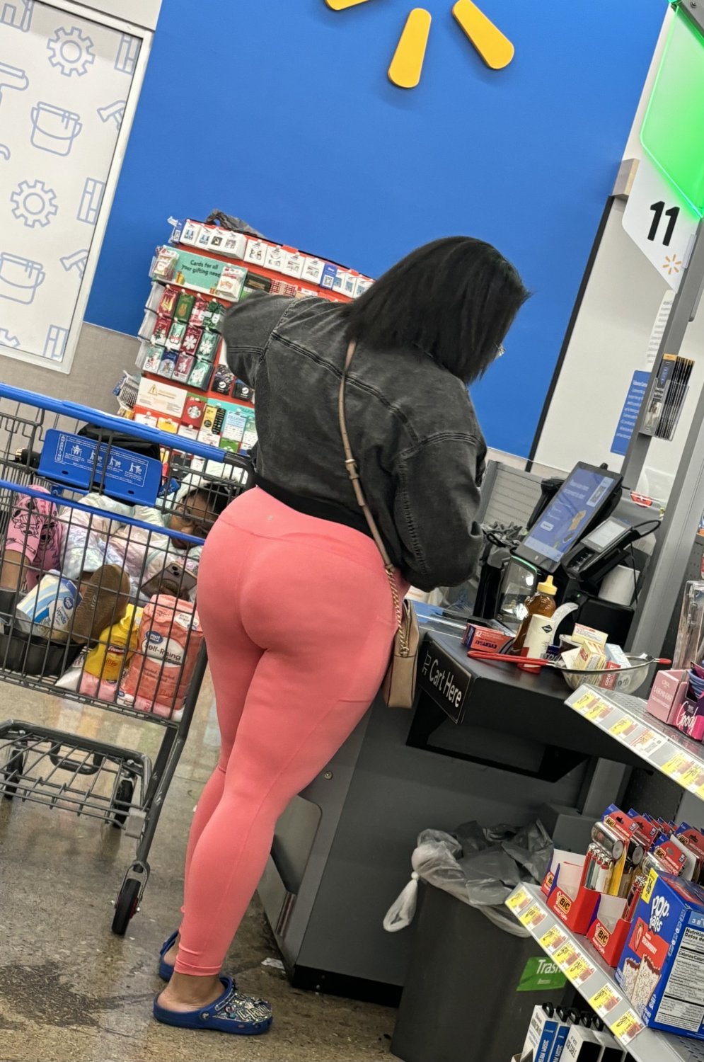 Think Booty Ebony in pink leggings (Thong) #wqZyrEgc