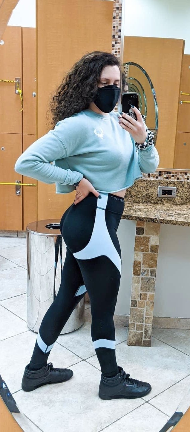Sharing creepshots of whore ex kik or disc miketea90 #wtiquAyR