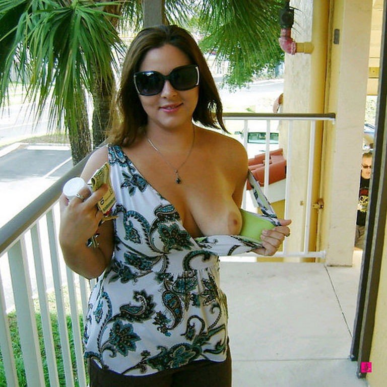 Some amateurs hotties showing us their tits 🥵 #wWgRTVfw