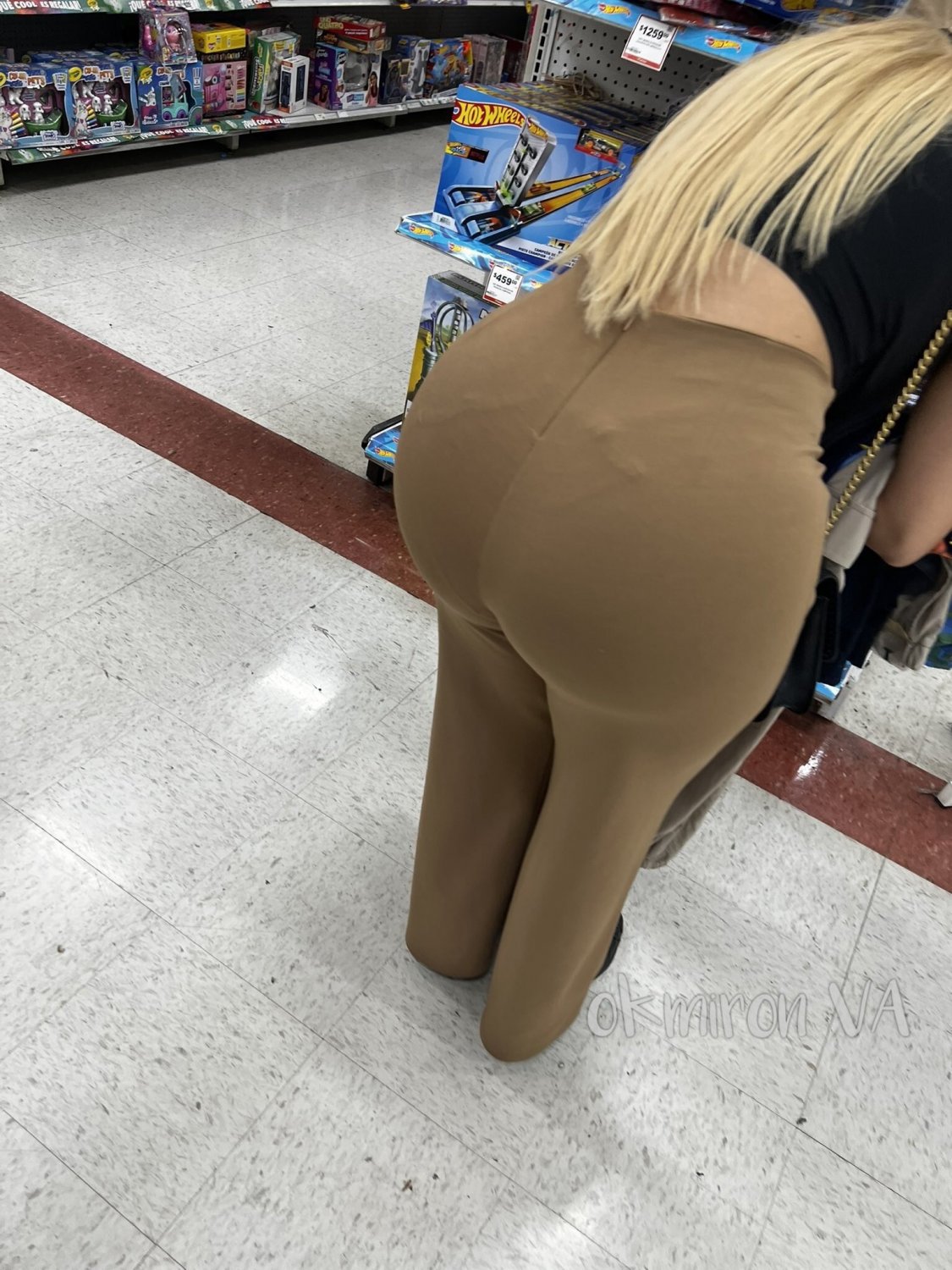 Candid Ass MILF #WzYzvW5i