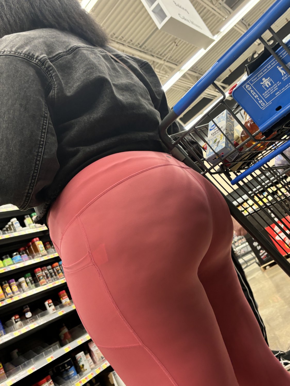 Think Booty Ebony in pink leggings (Thong) #XdiFhG2z