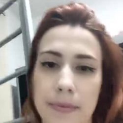 Novinha gostosa na live