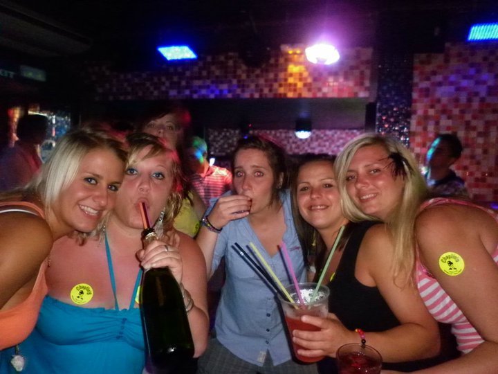 FB Mooning 2011-05-30 #Xs7sX4qU