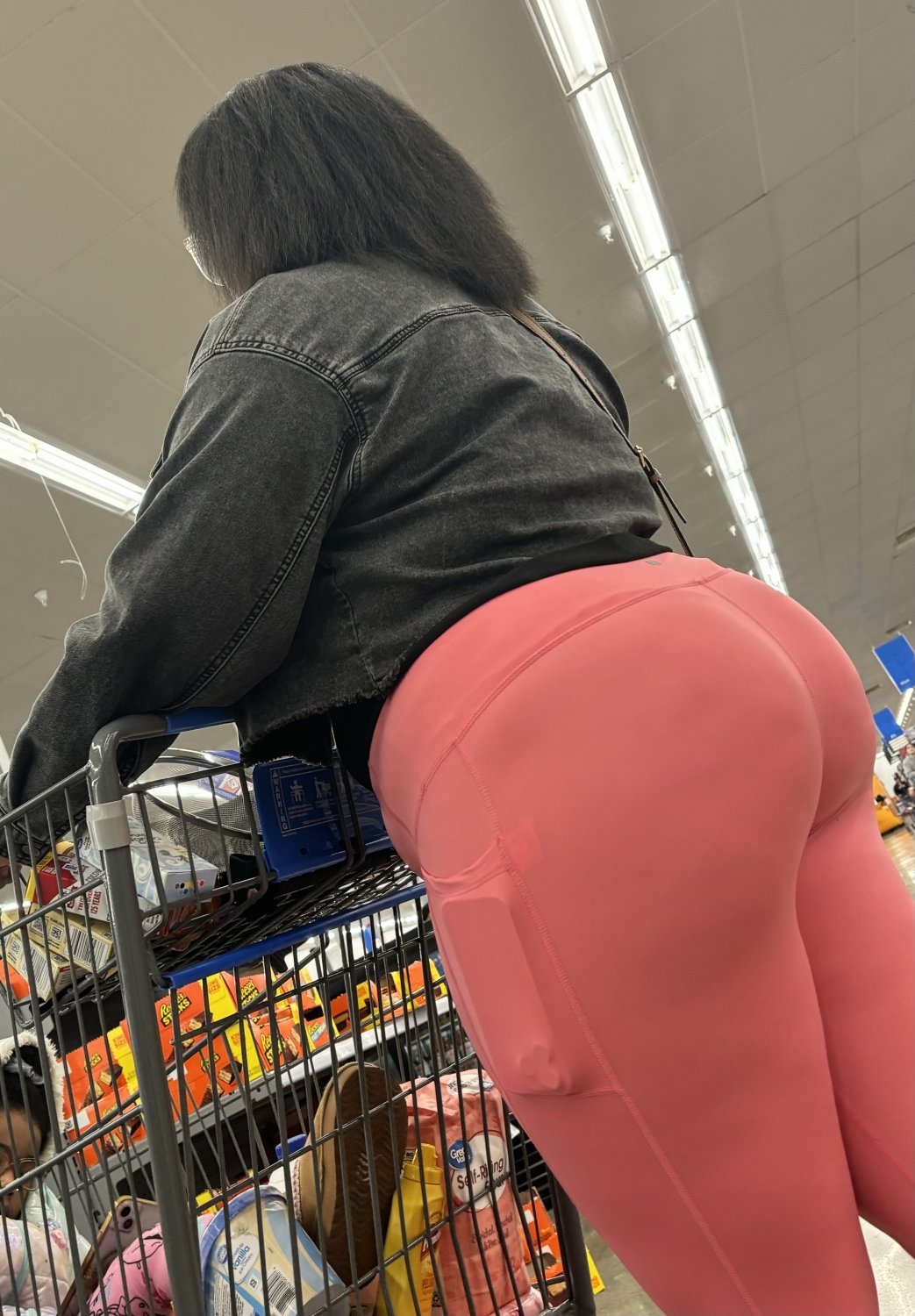 Think Booty Ebony in pink leggings (Thong) #Y8blyVJc