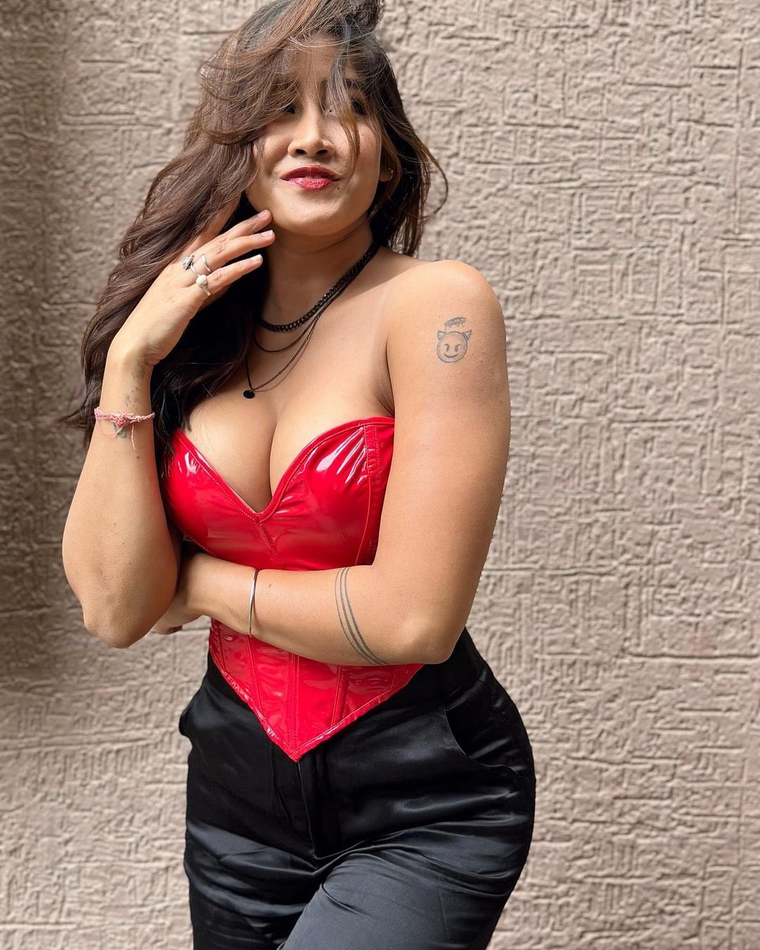 Indian Instagram girl Sofia Ansari's topless pic and cleavage videos part 1 #YINrthW5