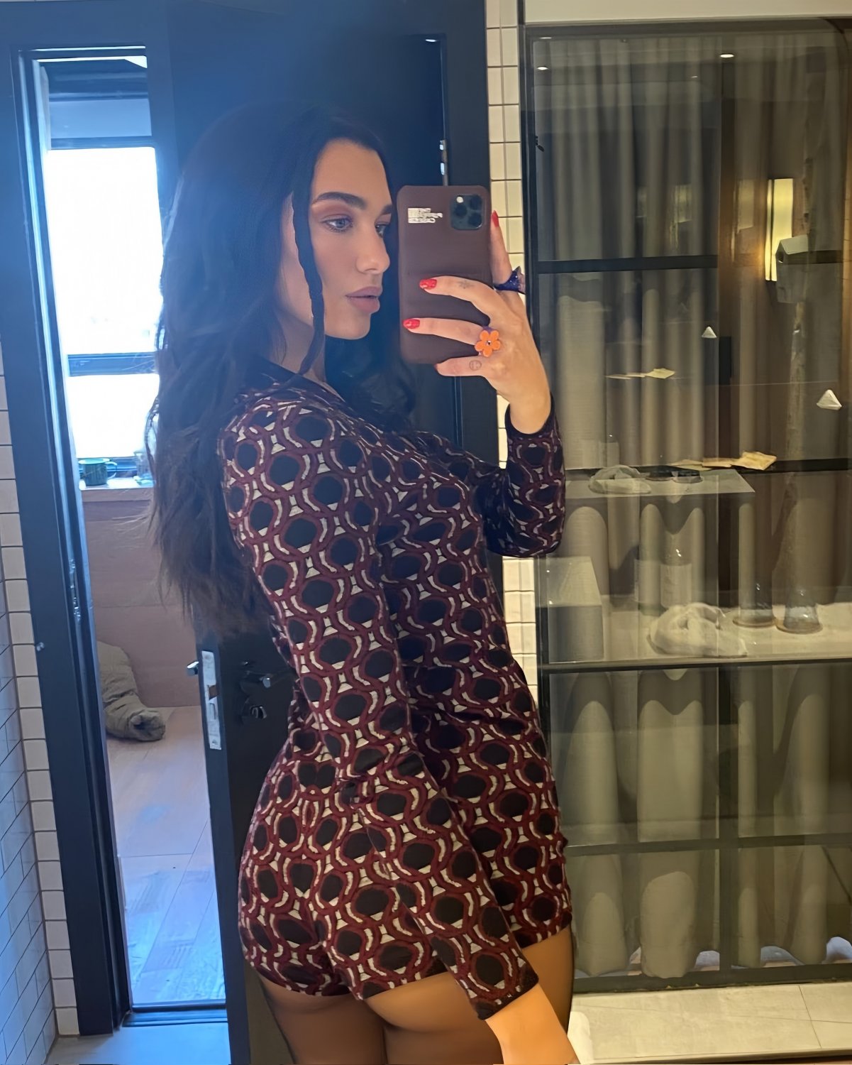 Amazing...this Dua Lipa mirror selfie #yqAM4hA9