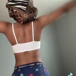 Slim thick twerking