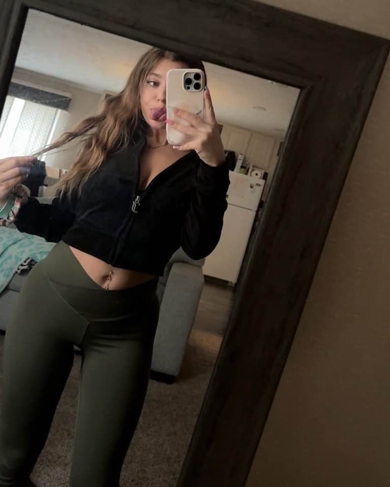 Hot real snowbunny #YyDPmciO