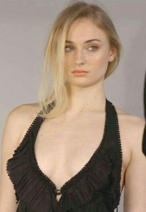 Sophie Turner  #YYN1lhhs