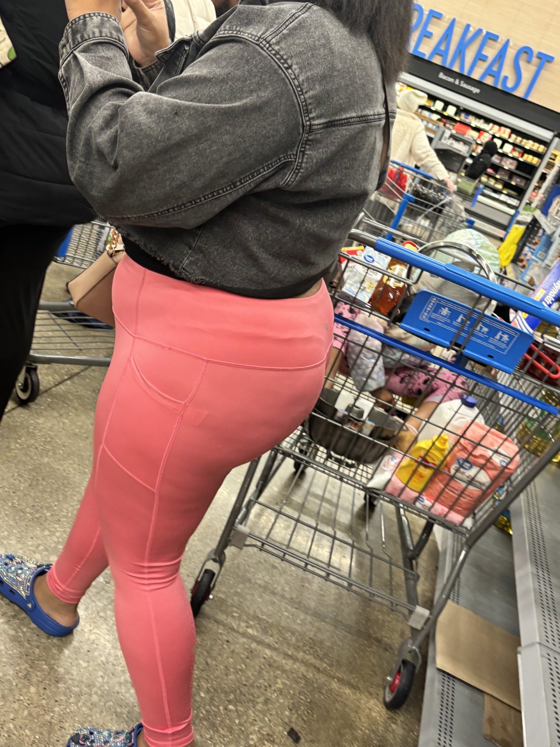 Think Booty Ebony in pink leggings (Thong) #Z0rLmVsW