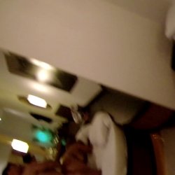 Gemendo de quatro dando o cuzinho