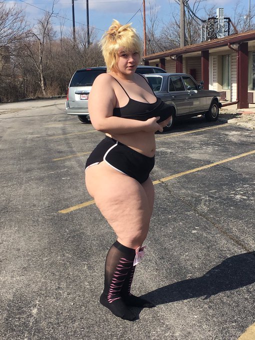White bitch with a fat ass #Z4mhpsFQ