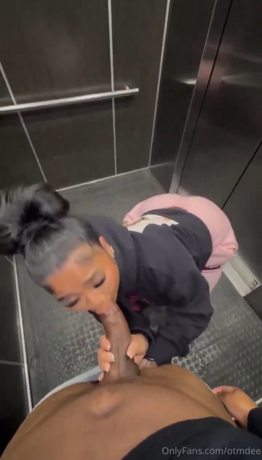 She gets fucked in a public elevator #zbpKsPow