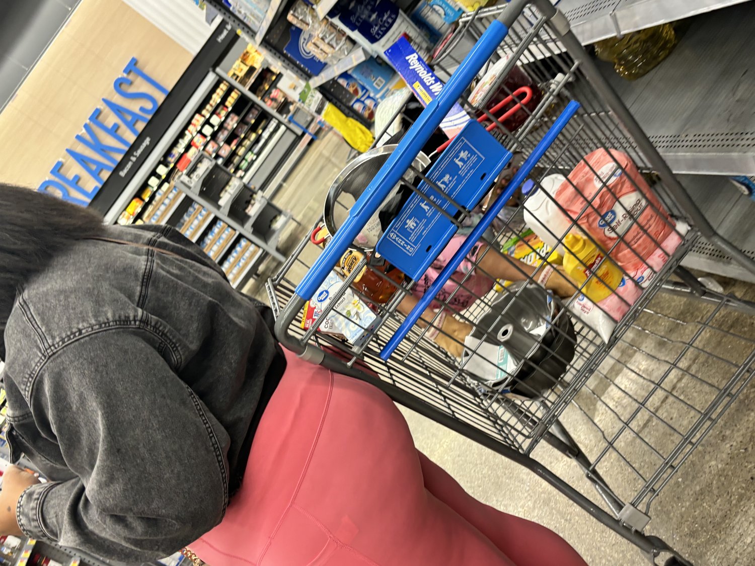 Think Booty Ebony in pink leggings (Thong) #zcE6vxrJ