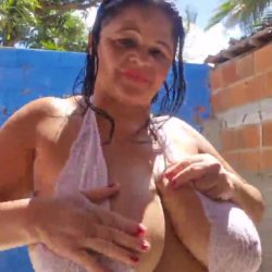 Nina coroa safadona