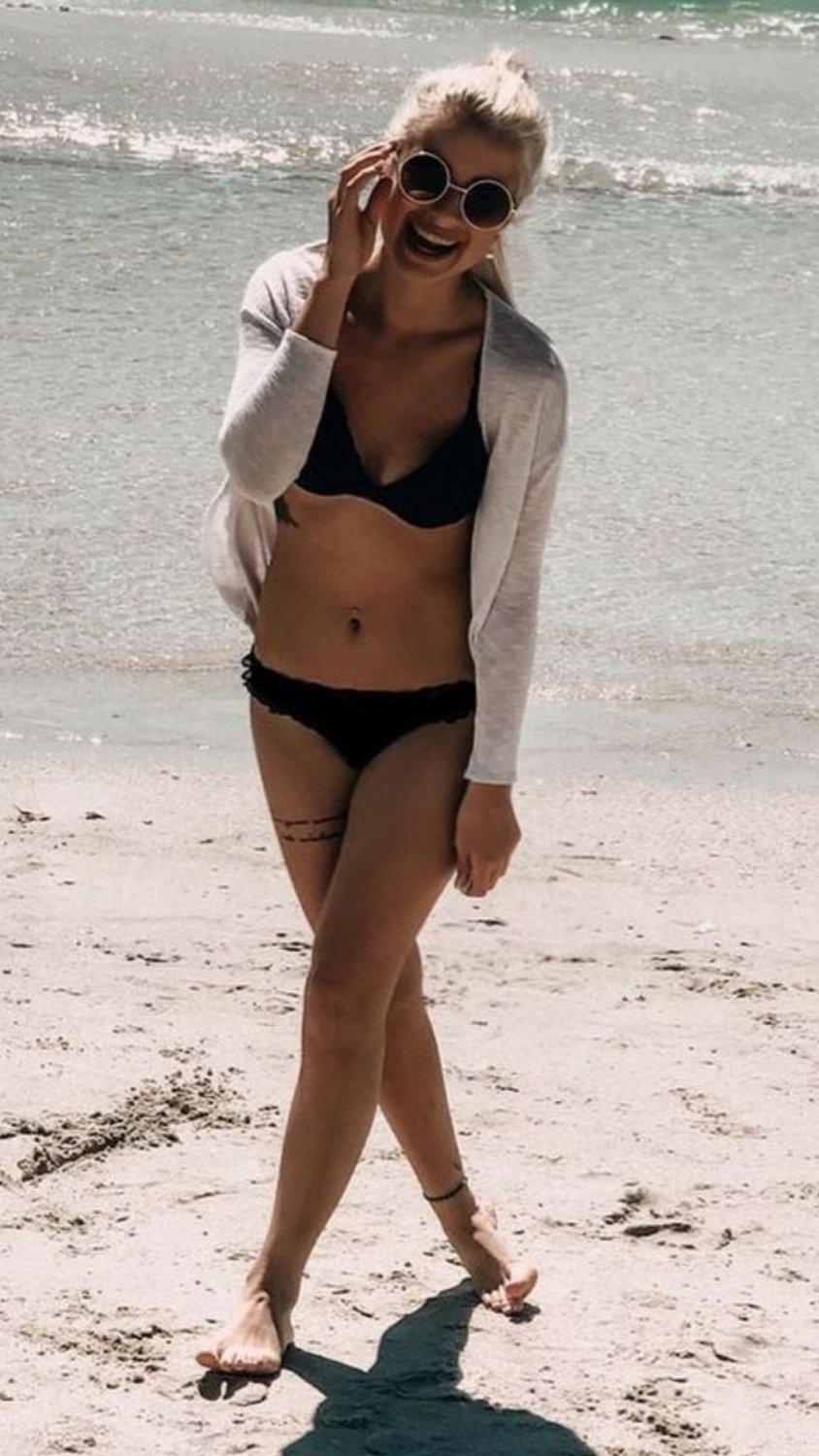 Hot Cousine #zqqMDdCE
