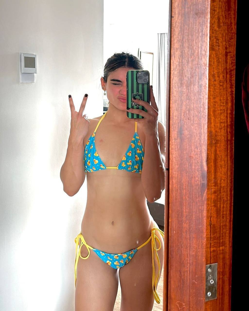 Alana Flores #ZRvT9s8i